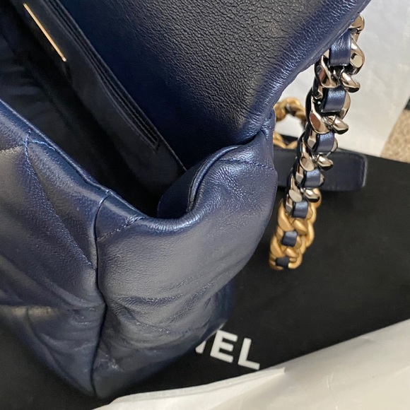 SOLD🖤🖤Chanel 19 Medium/Large navyblue. - Picture 7 of 12